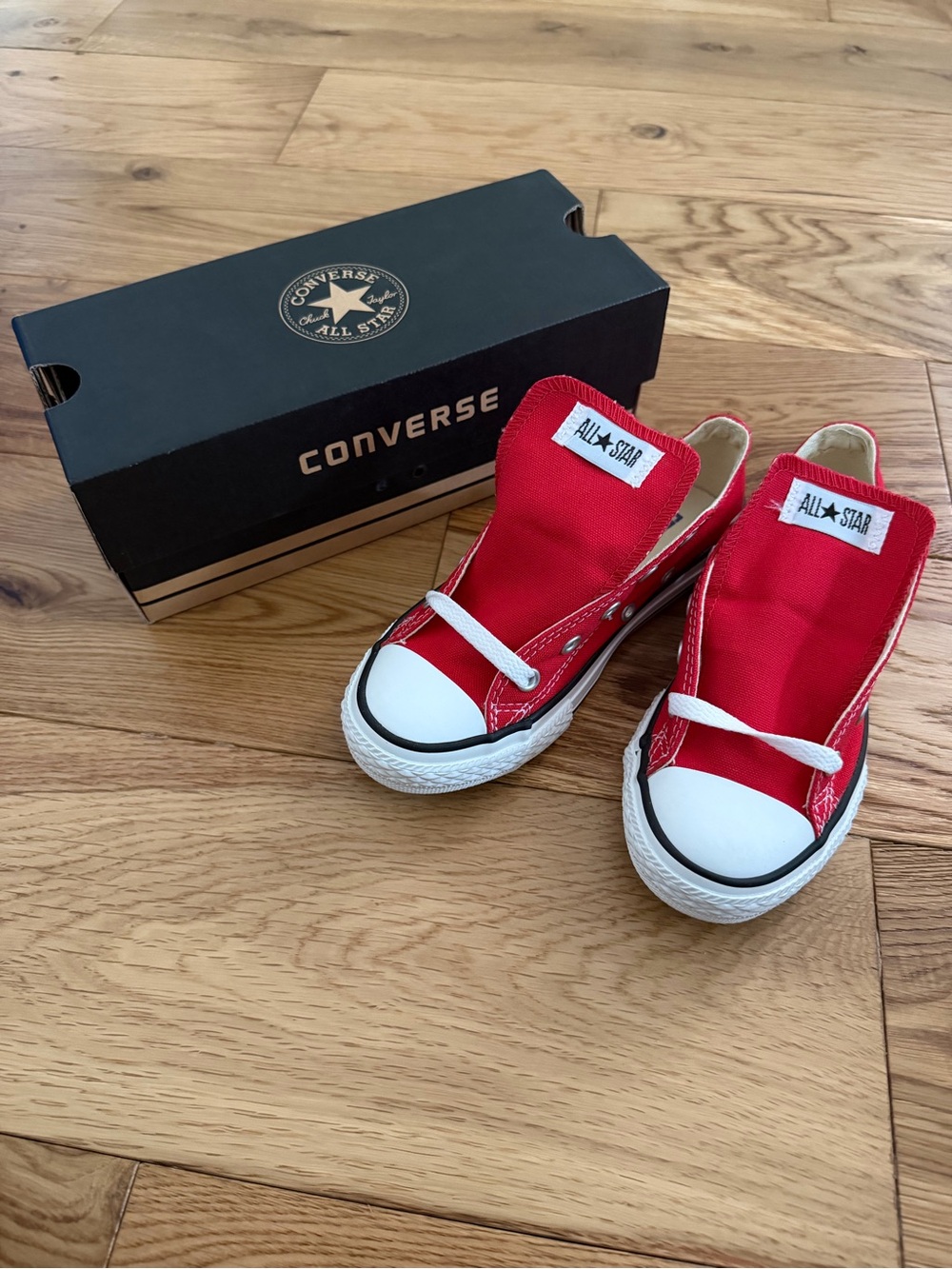 NWT Converse Chuck Taylor All Star Red Low Top Kids 13.5